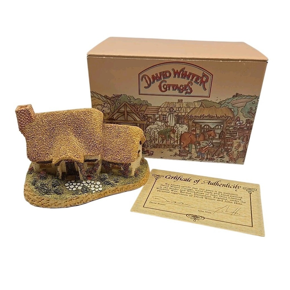 David Winter Cottages THE ROSE COTTAGEโ 1980 Vintage Original Box & COA